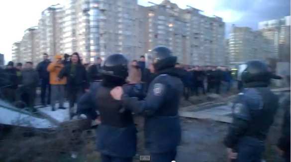 МВД: в Киеве в результате стрельбы возле новостройки ранен милиционер (ВИДЕО) | Русская весна