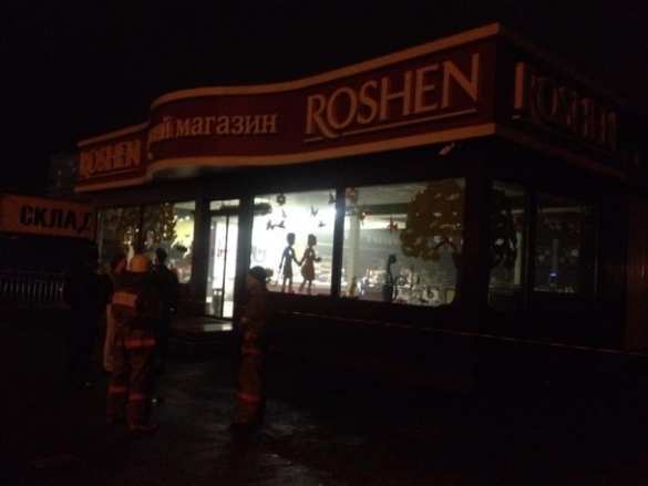 МОЛНИЯ: В Киеве из гранатомета обстреляли магазин Roshen (ФОТО, ВИДЕО) | Русская весна