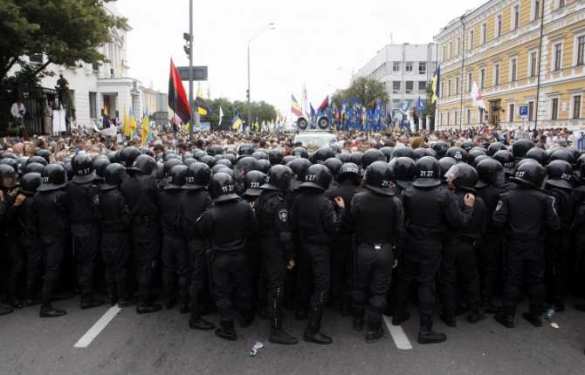 В Киеве прошел многотысячный митинг с требованием отставки Порошенко (ВИДЕО) | Русская весна
