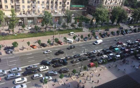 В Киеве возобновились митинги: в центре города перекрыто автомобильное движение | Русская весна