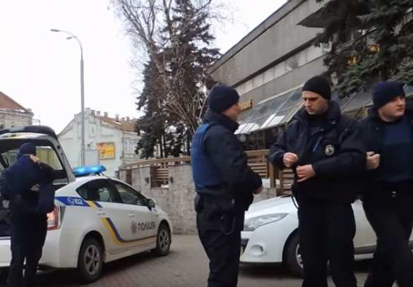 Вооруженные люди захватили киевский отель и прогнали полицию, силовики бездействуют (ВИДЕО) | Русская весна