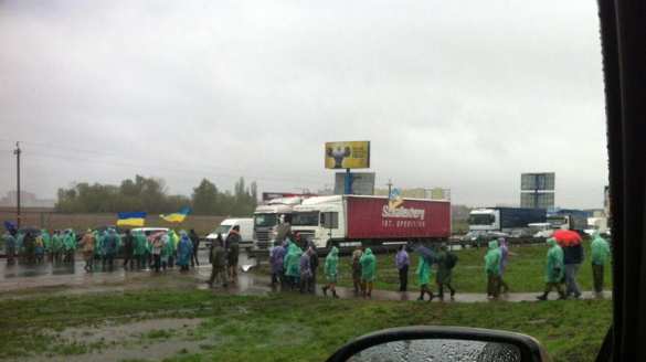 В Киеве агрессивные «ветераны-атошники» заблокировали движение на Окружной (ФОТО) | Русская весна