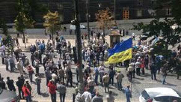 В центре Киева ветераны МВД заблокировали улицу перед Кабмином (+ВИДЕО, ФОТО) | Русская весна