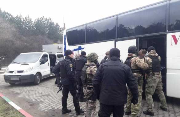 Под Одессой задержаны автобусы с вооружёнными молодчиками (ФОТО) | Русская весна