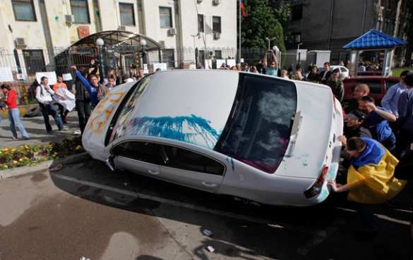 Россия сама организует атаки на свои посольства и консульства, — украинские эксперты | Русская весна