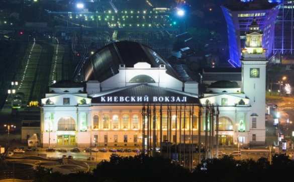 Песни на Киевском вокзале Москвы: «Ридна мати моя» и «Оренбургский пуховый платок» (ВИДЕО) | Русская весна