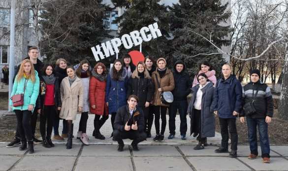 Представители ЛНУ имени Тараса Шевченко оказали помощь жителям прифронтовой территории города Кировск | Русская весна