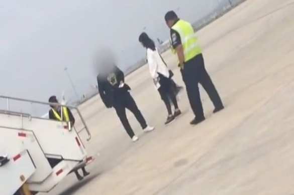 Муж с женой парализовали работу аэропорта, подравшись на взлетно-посадочной полосе (ФОТО, ВИДЕО) | Русская весна