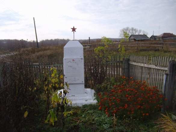 В 30 км от Донецка украинские фашисты разбили надгробия на могилах ветеранов ВОВ | Русская весна