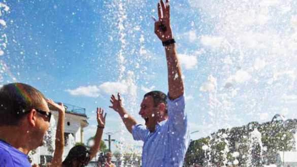 Кличко в одежде искупался в киевском фонтане (ВИДЕО) | Русская весна