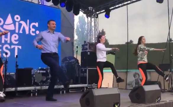 Кличко станцевал для киевлян под песню Бритни Спирз (ВИДЕО) | Русская весна