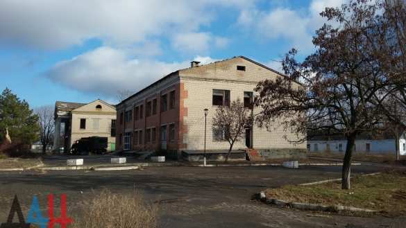 Украинские каратели выпустили 24 мины по селу Коминтерново в буферной зоне на юге Донбасса | Русская весна