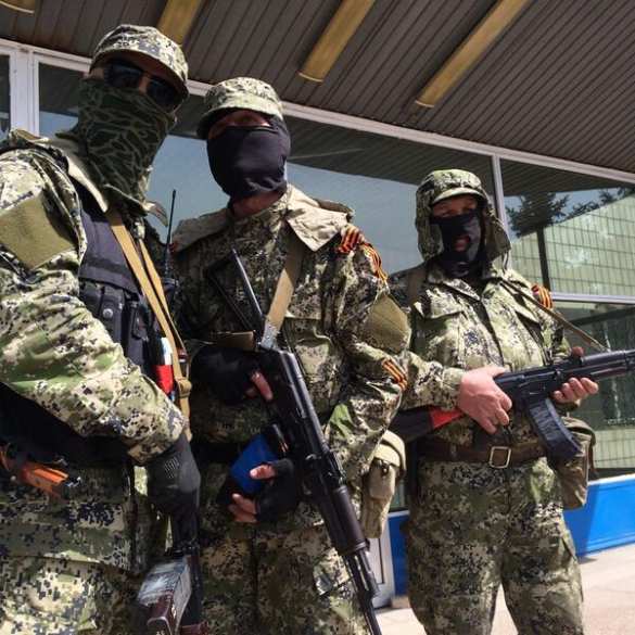 Видео репортаж из мятежной Константиновки: вооруженные люди, баррикады и веселая музыка | Русская весна