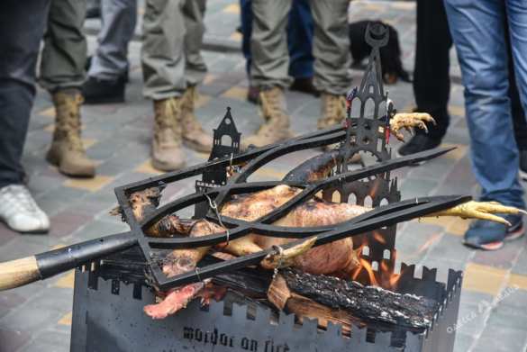 Украинские «патриоты» жарили петуха возле консульства России в Одессе (ФОТО, ВИДЕО) | Русская весна