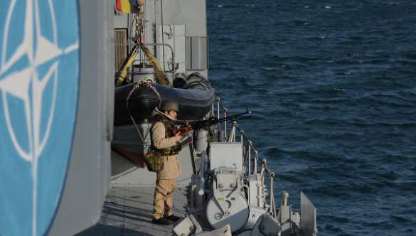 Британский эсминец вошел в акваторию Черного моря | Русская весна