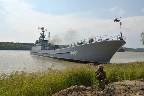Крупнейший десантный корабль ВМС Украины встал на ремонт | Русская весна