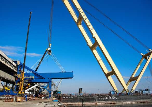 Эмигрировал: украинский кран-гигант, тонувший в Днепре, нашелся в Турции (ФОТО) | Русская весна