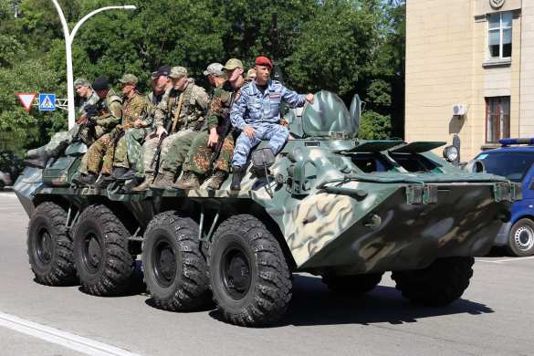 На улицах ЛНР снова военная техника — что бы это значило? | Русская весна