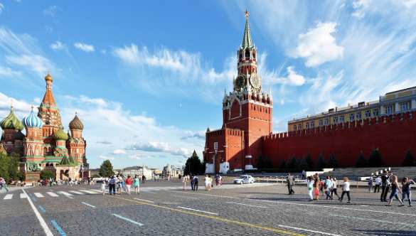 На Красной площади босой неадекватный мужчина пытался поговорить с Путиным | Русская весна