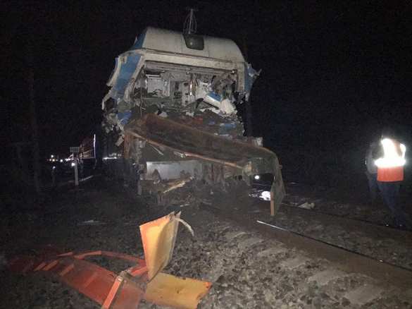 В Подмосковье пригородный поезд столкнулся с «Газелью» | Русская весна