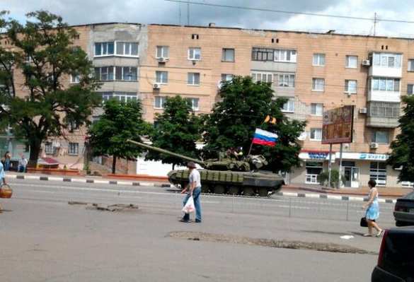 Танковая колонна ополчения вошла в Краснодон (видео) | Русская весна