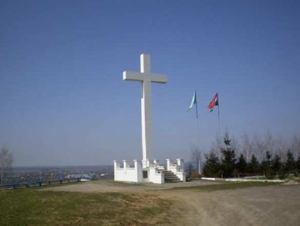 Украинские неонацисты осквернили венгерский памятник (ФОТО) | Русская весна