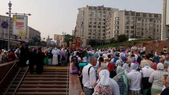 Крестный ход в Киеве двинулся в сторону Владимирской горки. Смотрите и комментируйте с «Русской Весной» (ПРЯМАЯ ТРАНСЛЯЦИЯ, ФОТО) | Русская весна