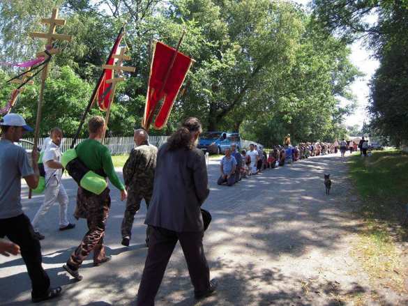 Крестный ход вопреки запрету продолжил движение на Киев (ВИДЕО) | Русская весна
