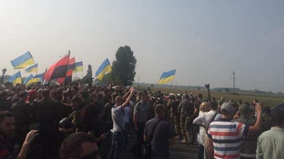 «Увиденной картиной лично я шокирован», — участник Крестного хода о сатанинской злобе неонацистов (ВИДЕО 18+) | Русская весна