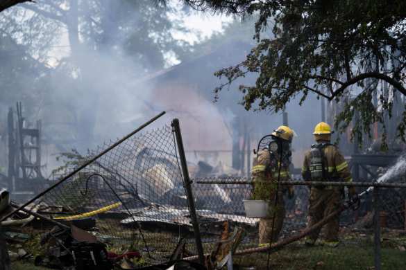 В США самолёт рухнул на жилой дом, погибли несколько человек (ФОТО, ВИДЕО) | Русская весна