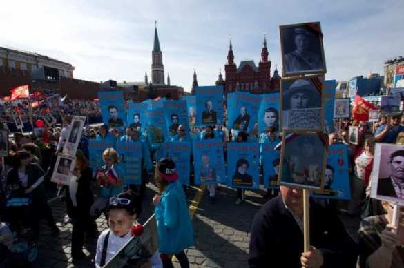 Крымские татары приняли участие в шествии «Бессмертного полка» в Москве (ФОТО) | Русская весна