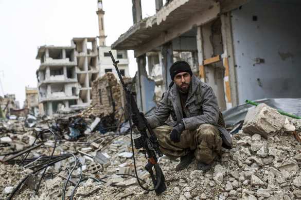 Сирийский снайпер точным выстрелом в голову ликвидировал дерзкого террориста (ВИДЕО 18+) | Русская весна