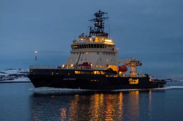 Военный ледокол «Илья Муромец» впервые проложил путь атомной подлодке (ФОТО) | Русская весна