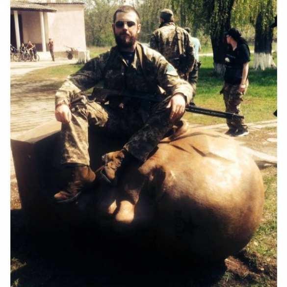 1 мая боевики «Айдара» снесли голову Ленину (ФОТО) | Русская весна