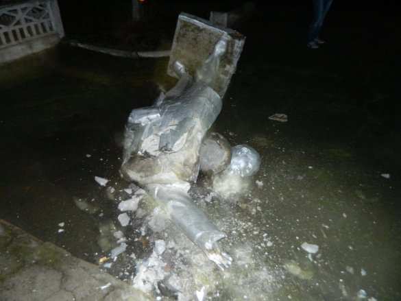 В пригороде Одессы в ночь на 25 января разбили памятник Ленину (ФОТО) | Русская весна