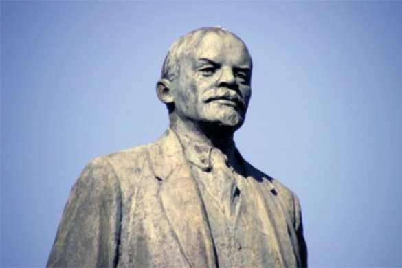 Памятник Ленину в Одессе победил коммунальщиков — попытка сноса не удалась (ФОТО) | Русская весна