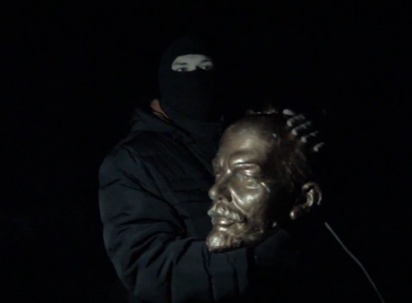 «Ночной рейд за Ленинами», - в Харькове снесли еще 2 памятника (видео) | Русская весна