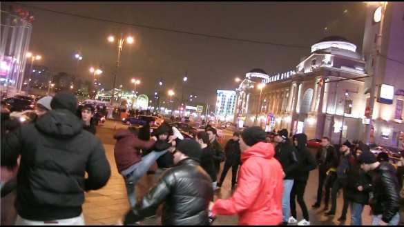 Массовое побоище в Москве: курильщики против общественных активистов (ВИДЕО 18+) | Русская весна