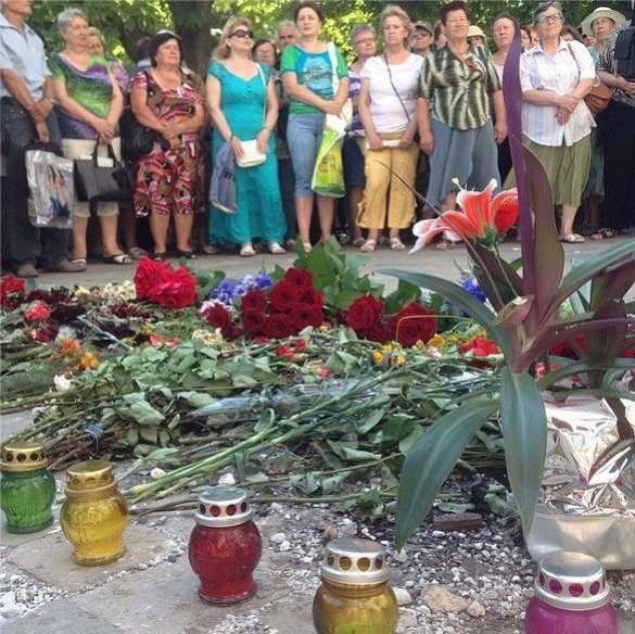 В Луганске проходит митинг памяти (видео) | Русская весна