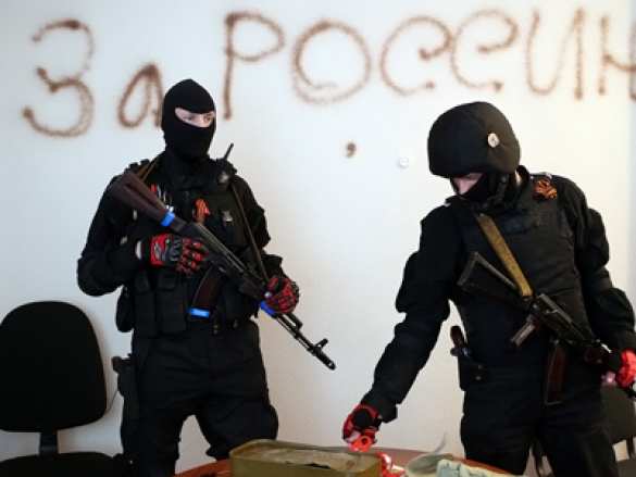 В Луганске армия Юго-Востока берет под контроль областной военкомат (онлайн) | Русская весна