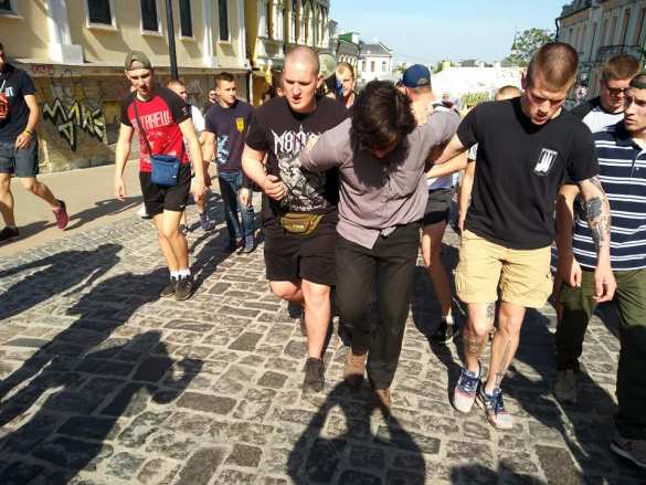 В Киеве неонацисты схватили бразильца Лусварги, воевавшего за ДНР (ФОТО, ВИДЕО) | Русская весна