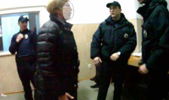 Во Львове учительница физкультуры избила полицейских (ФОТО) | Русская весна