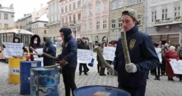Львовский майдан: боевики «Азова» собрались у здания горсовета (ФОТО, ВИДЕО) | Русская весна