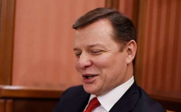 Ляшко заплевал шелухой трибуны «Днепр-Арены» (ВИДЕО) | Русская весна