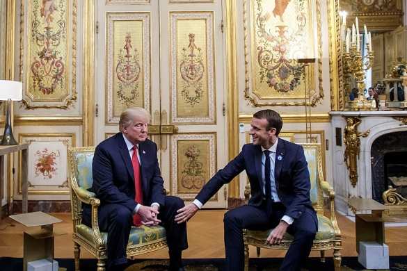 Макрон оскандалился, потрогав Трампа за коленку (ФОТО, ВИДЕО) | Русская весна