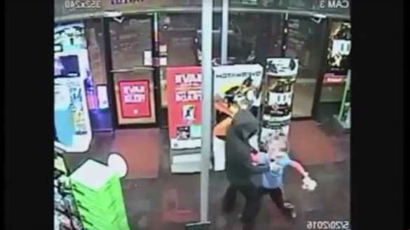 В США семилетний школьник оказал отчаянное сопротивление вооруженному грабителю (ВИДЕО) | Русская весна