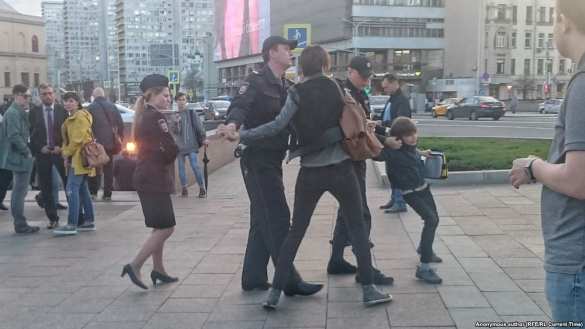 «Извинились перед ребенком, на отца составлен протокол» — в МВД пояснили ситуацию со вчерашним громким скандалом | Русская весна