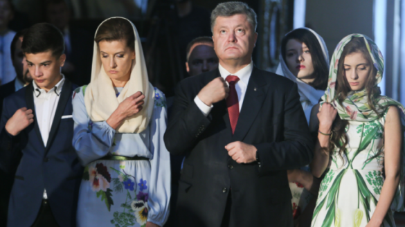День независимости: Порошенко в платье с укропом (ФОТОФАКТ) | Русская весна