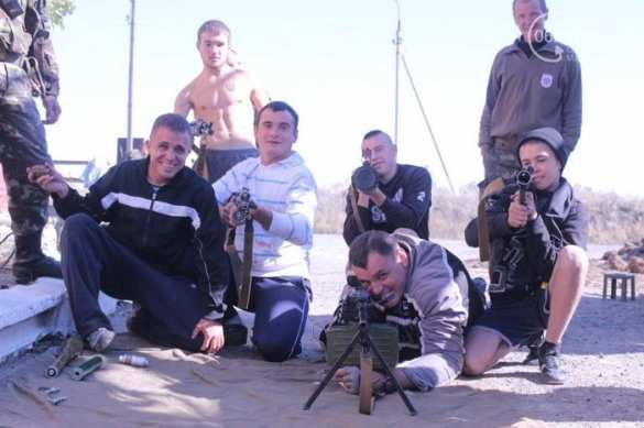 У Мариуполя сектанты строили блокпост под прикрытием детей-сирот (фото-лента) | Русская весна