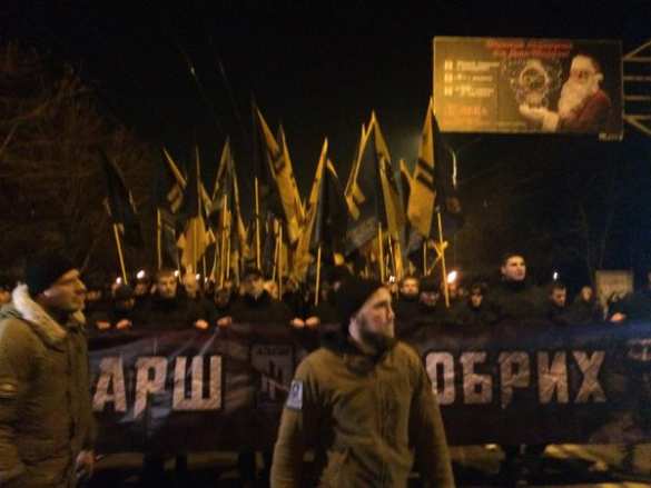 В Мариуполе прошёл факельный марш нацистов (+ФОТО, ВИДЕО) | Русская весна